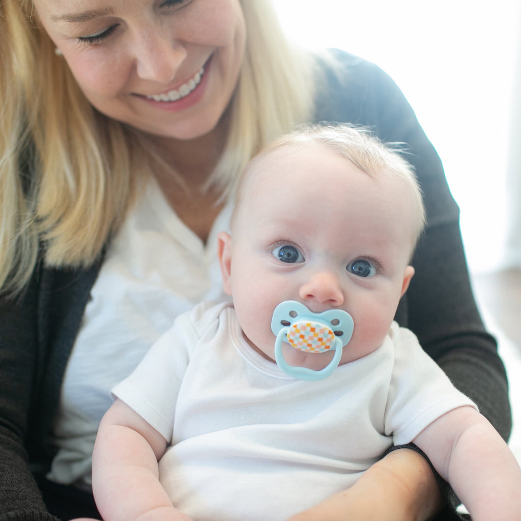 Advantage Baby Pacifier, Fully Symmetrical, Silicone Bulb, 0-6M, BPA Free, Sunrise/Glow, 4 Pack